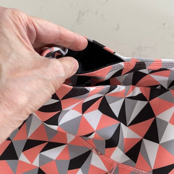 Karma Activewear Geometric Print Poly Spandex Crop Leggings Blk Gry Wht Pink S - Picture 6 of 12